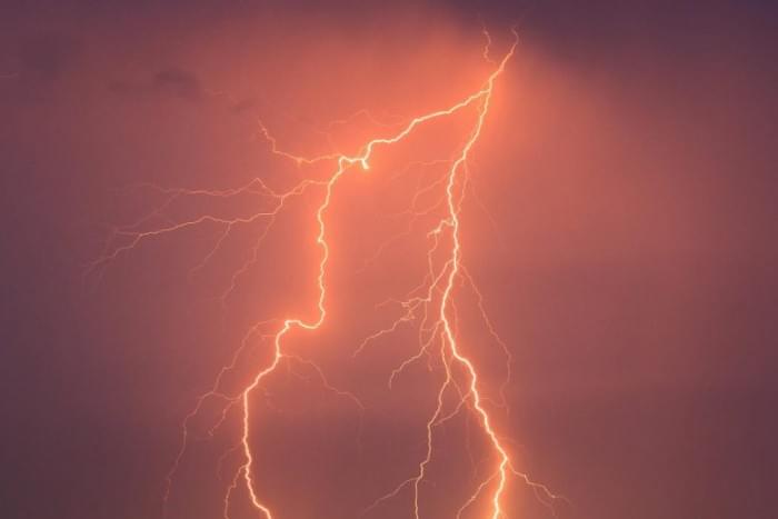 Red-Lightning-777x518.jpg