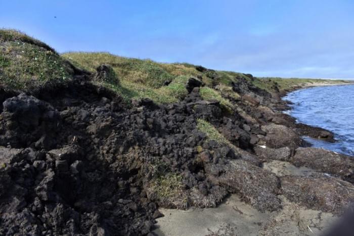 Eroding-Cliff-Bluffs-Adjacent-to-Elson-Lagoon-Near-Utqiagvik-Alaska-777x518.jpg