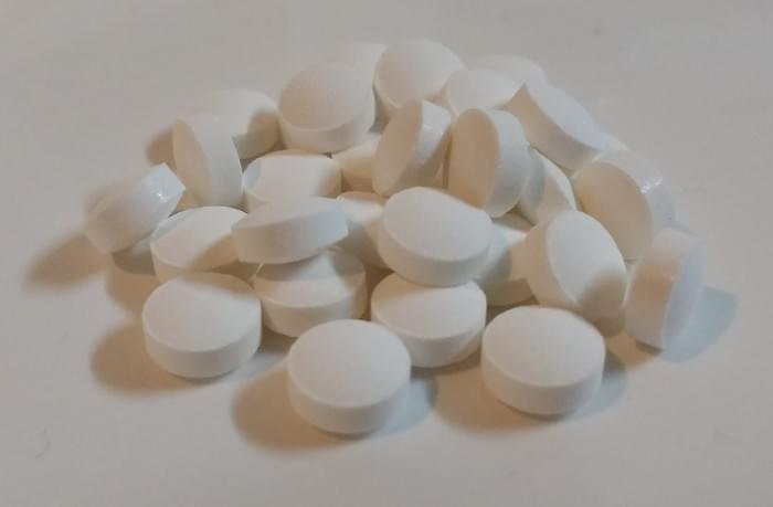 1600px-Zinc_pills.jpg