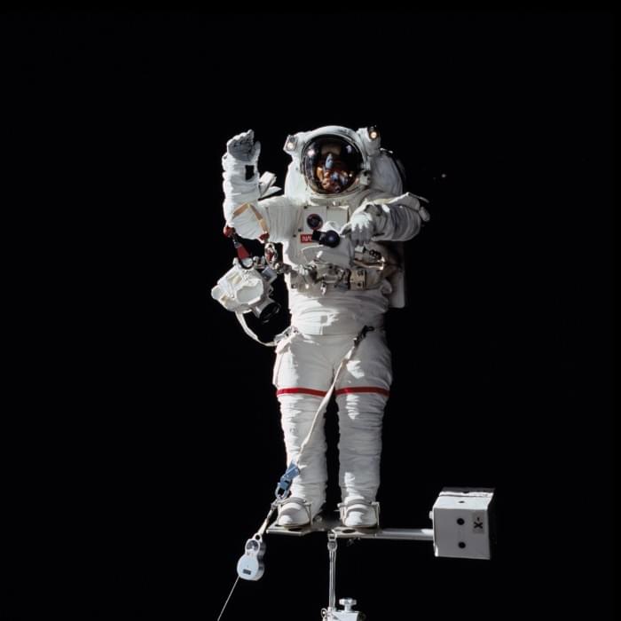 astronaut_spacewalk_space_spacecraft_tools_suit_pack_tether-754382.jpg!d.jpg