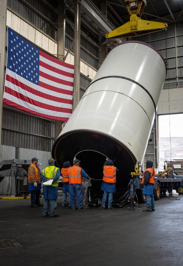 Lifting-SLS-Booster-Motor.jpg