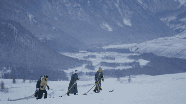 阿勒泰人民参与滑雪