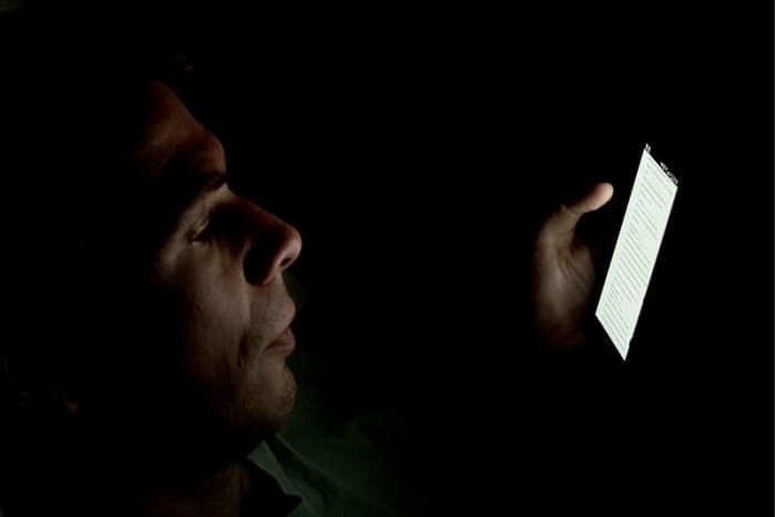 800px-Person_looking_at_smartphone_in_the_dark_(2).jpg