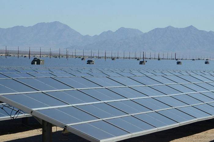 800px-02-09-15_First_Solar_Desert_Sunlight_Solar_Farm_(15863210084).jpg