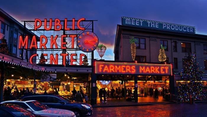 1600px-Pike_Place_Market_Entrance.JPG