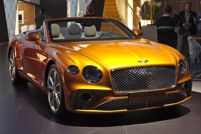 Bentley_Continental_GTC_Genf_2019_1Y7A5017.jpg