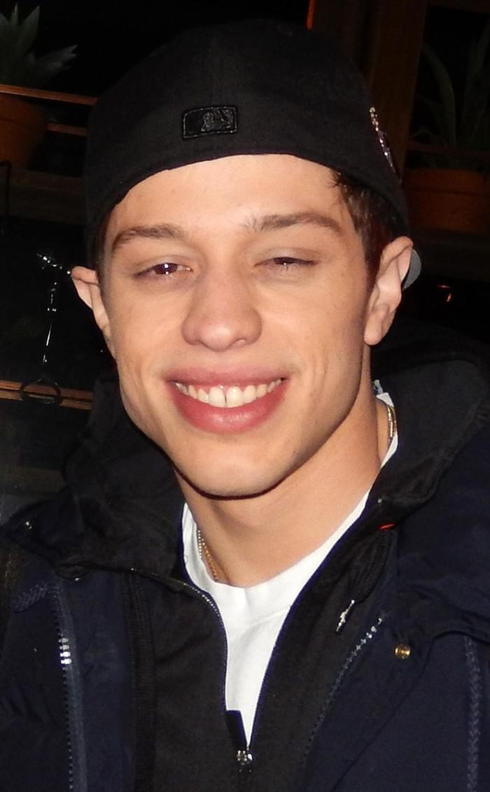 739px-Pete_Davidson_in_2015_(17073107891).jpg