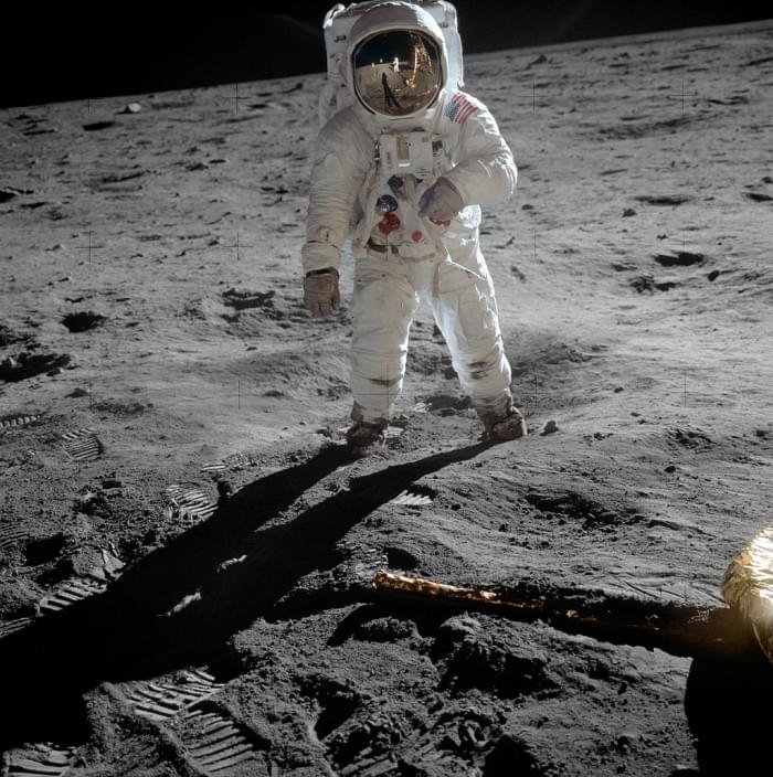 1024px-Aldrin_Apollo_11_original.jpg