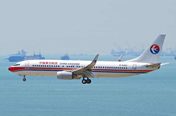 1600px-China_Eastern_Airlines_Boeing_737-800;_B-5493@HKG;04.08.2011_615rm_(6207496947).jpg