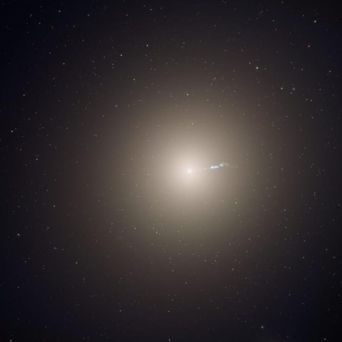 M87-Hubble-Heritage-800x800.jpg