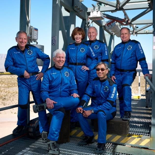 乘坐蓝色起源新谢泼德发射系统的的六名太空游客，其中包括一对夫妇