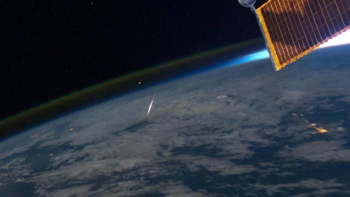 ISS-Bright-Meteor-From-the-Perseid-Meteor-Shower-768x433.jpg