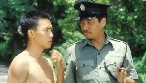 1984年的《新扎师兄》是标志吴孟达全新复出的一部重要作品，片中主角是梁朝伟，吴孟达扮演一名教官
