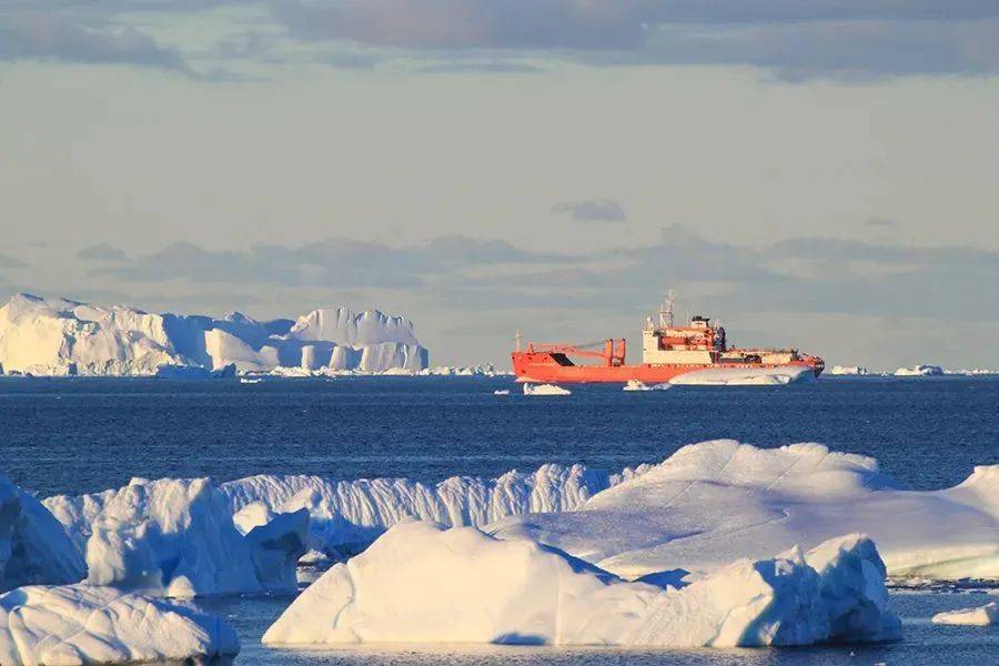 俄罗斯的“费德洛夫院士号”破冰船。