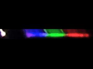 中国科学家利用高速摄像机拍摄到的球状闪电及其光谱，左边为球状闪电，右边为其光谱 图/J. Cen, P. Yuan, and S. Xue, Phys. Rev. Lett. (2014)