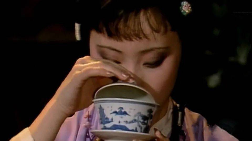 中国人发现并利用茶，据说始于神农时代。/《红楼梦》<br>