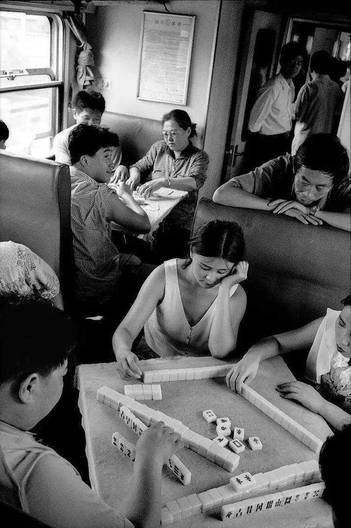北京-沈阳 乘客在打麻将 1994年