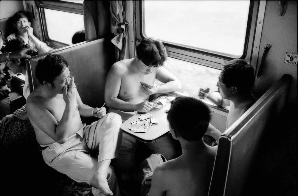 广州-上海 乘客在打扑克 1996年