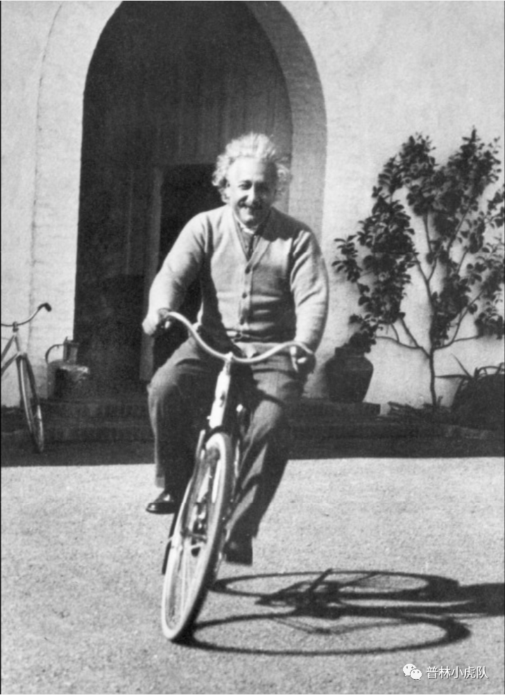 这张著名照片是1933年在加州理工学院校董Ben Meyer位于圣巴巴拉的家中拍摄的