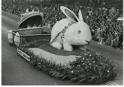 喜诗糖果在1949年玫瑰碗上的迅游花车  图片来源：喜诗糖果官网
