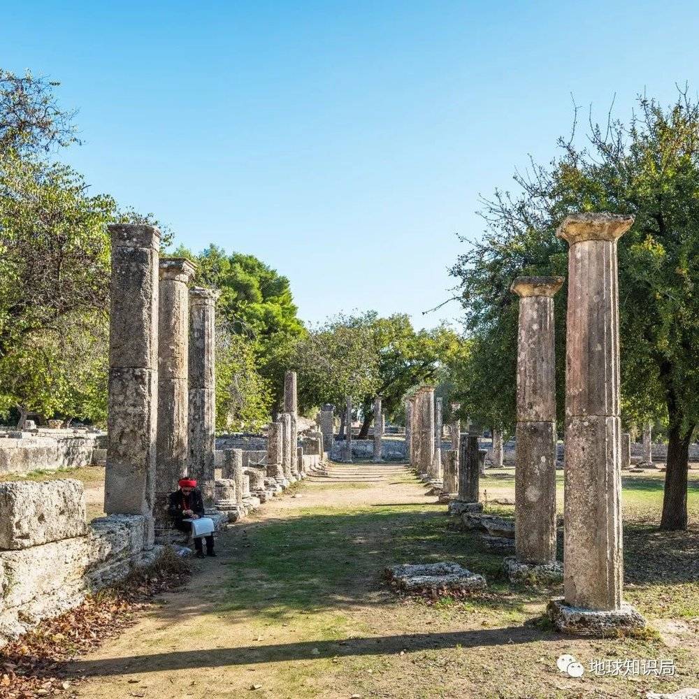 古代的奥运会既是宗教节日也是体育比赛，奥林匹亚古城遗址（图：shutterstock）<br>