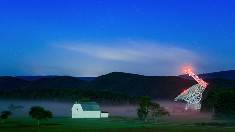  位于美国西弗吉尼亚州的100米宽的绿岸射电望远镜。| 图片来源：Brett A. McGuire<br label=图片备注 class=text-img-note>