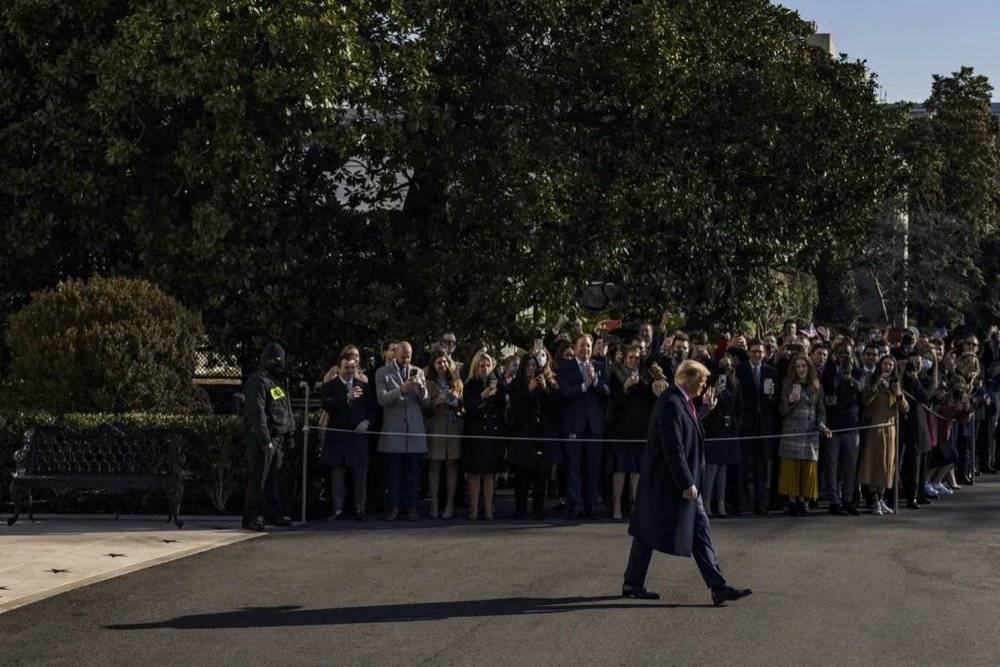2021年1月12日美国总统特朗普离开白宫前往边境围墙视察（来源：Bloomberg via Getty Images）<br>