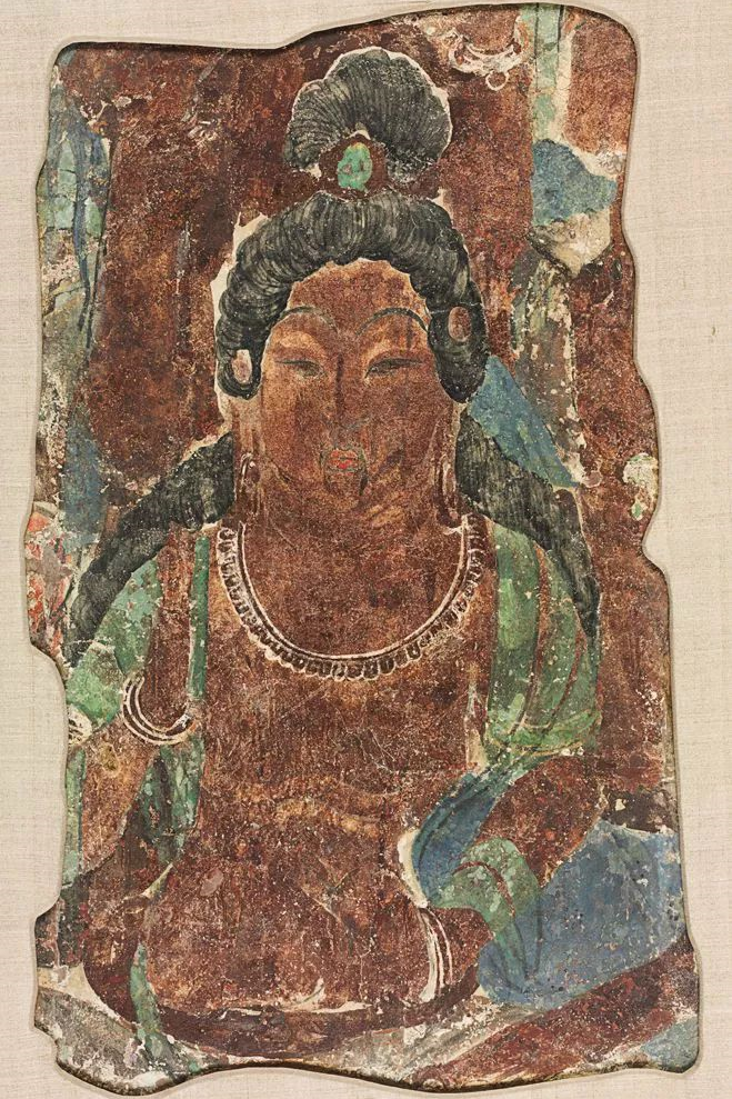 Bust of Bodhisattva (from the north wall of Mogao Cave 329 at Dunhuang, Gansu province)<br label=图片备注 class=text-img-note>