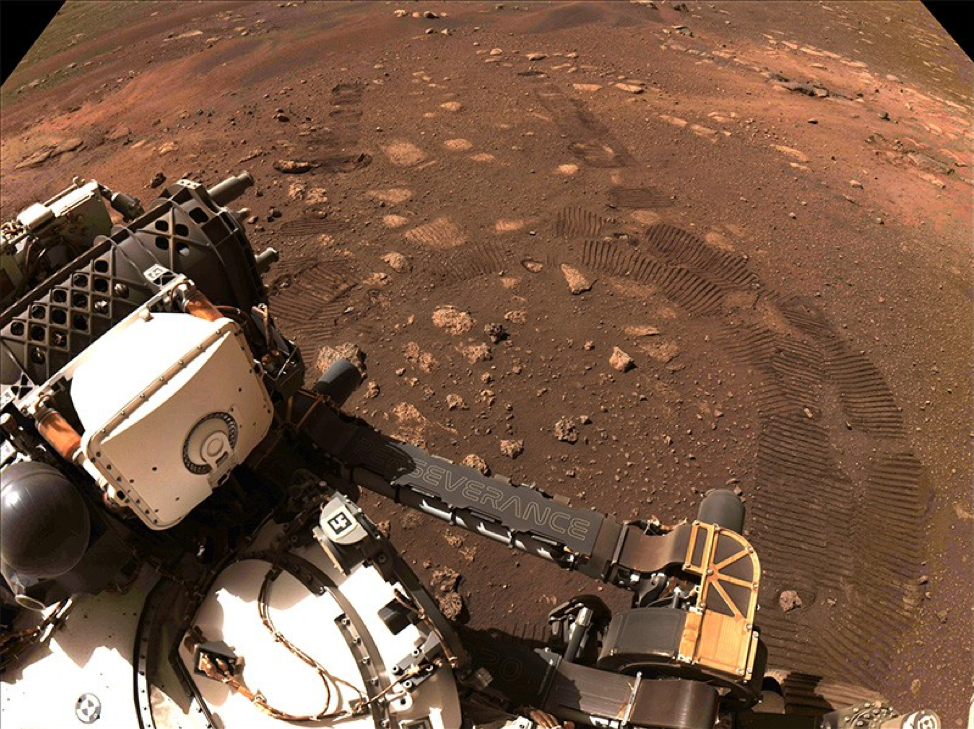 “毅力号”于3月4日在火星土壤上完成首次行驶。来源：NASA / JPL-Caltech<br>