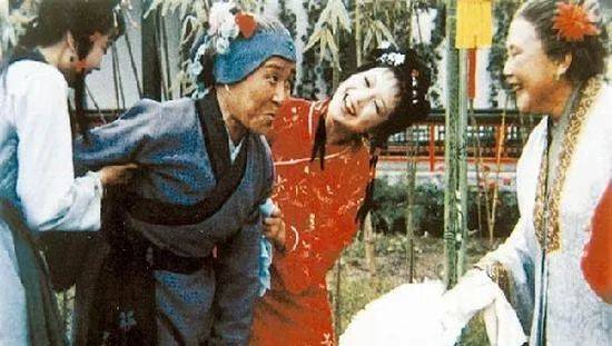 刘姥姥与贾母。来源/87版《红楼梦》剧照<br>