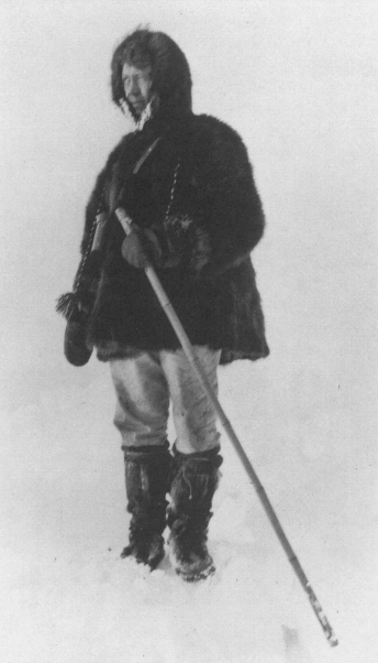 • 加拿大人1914 年，冰岛裔加拿大人维尔哈穆尔·斯特凡森（1879-1962）带领探险队抵达弗兰格尔岛，在岛上待了九个月，回程时撞上冰山，探险队员伤亡惨重，共有 19 人死于这次探险