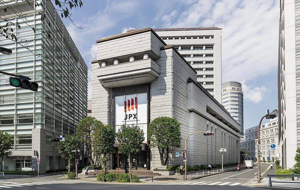 如今的东京证券交易所，总部位于东京都中央区日本桥兜町。图片来源：Wikipedia