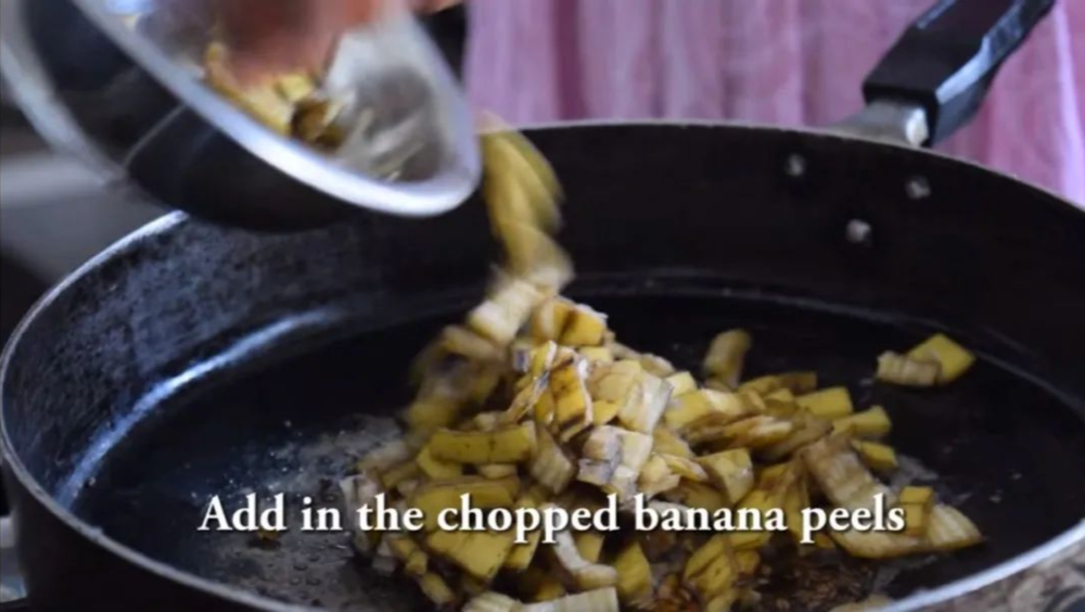 △印度人美食教程：请下香蕉皮。/Youtube截图