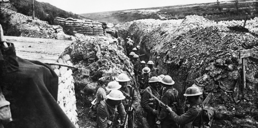 △ 托尔金经历的“一战战壕” （摄于1916年，图源：Ernest Brooks）<br>