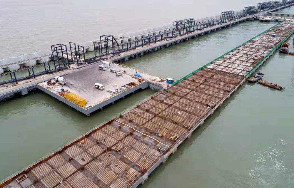 盛虹炼化一体化码头施工建设现场  图片来源：连云港发布<br>