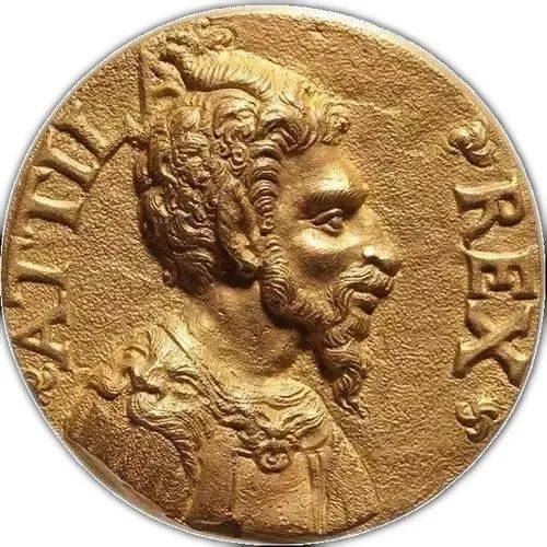 金币上的阿提拉像：阿提拉（406~453），古代亚欧大陆匈人的帝王，被欧洲人称为“上帝之鞭”。448年至450年，在阿提拉的带领下，匈人帝国的领土东起咸海、西至大西洋，达到极盛。在他去世后，匈人帝国迅速瓦解。<br>
