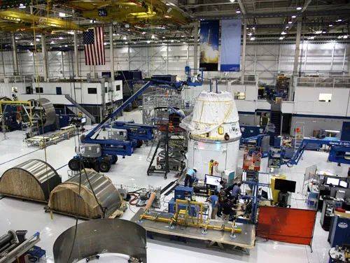 SpaceX的一个生产车间<br>