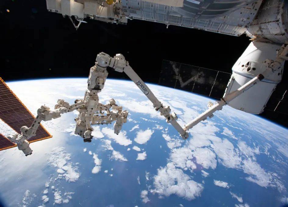 国际空间站上的“加拿大臂2” | NASA<br>