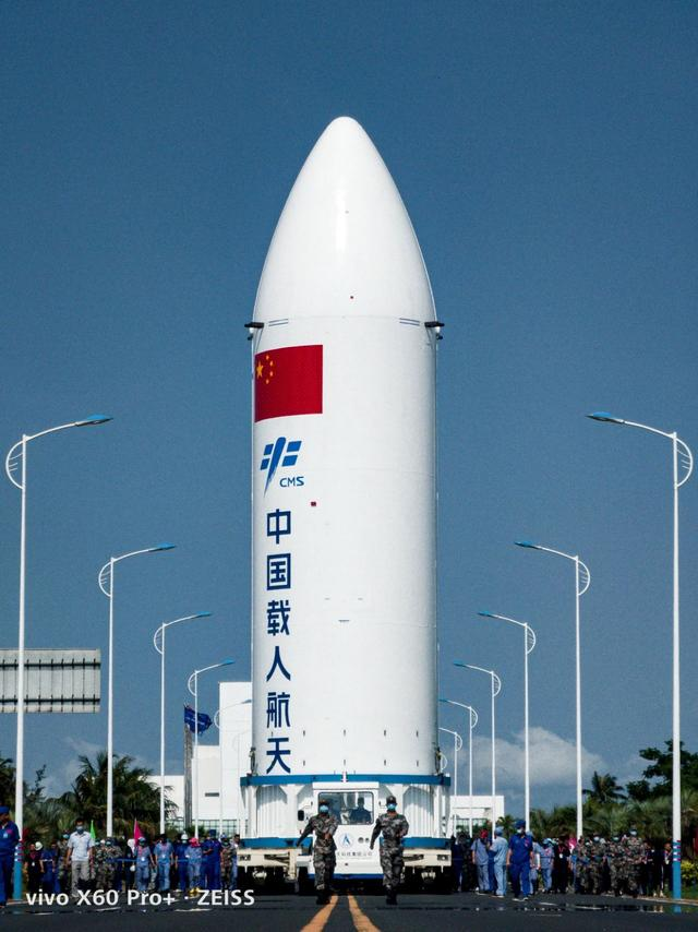 火箭整流罩内的天和号核心舱，已经是国内能发射的最大的航天器 | Vivo<br label=图片备注 class=text-img-note>