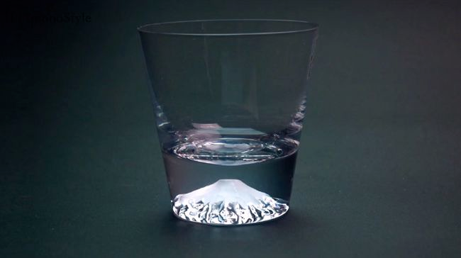 带有富士山意象的水杯设计。/pixabay<br>