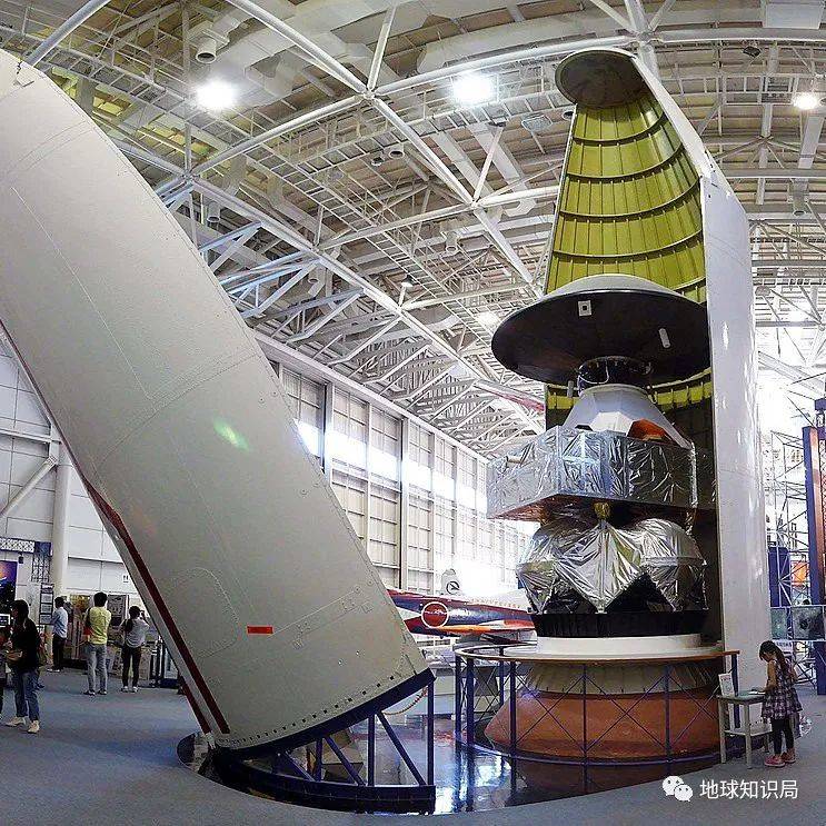 通俗来说，也就是大家看到的火箭头的外壳部分，里面装载着要送入太空的航天器