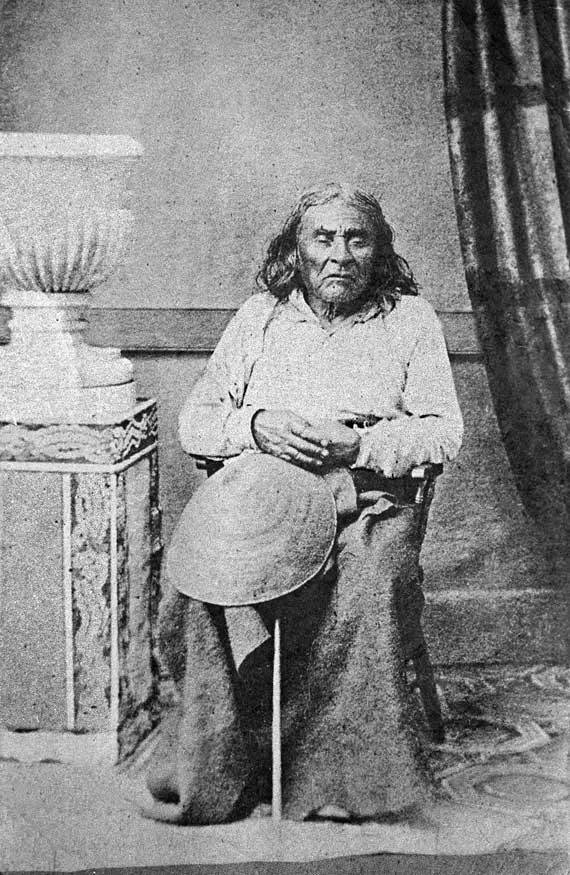 西雅图酋长唯一流传至今的生前照片，其发表的演说《这片土地是神圣的》一文入选人教版小学六年级上册教科书。