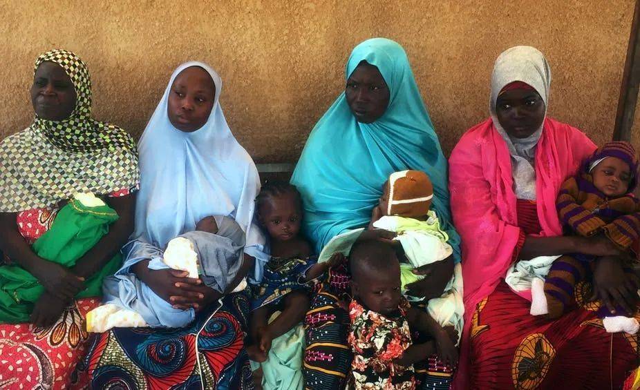 尼日尔（非洲中西部国家）有全世界最高的总和生育率——6.91，平均每位女性生六七个孩子 | Tim Cocks, Reuters<br>