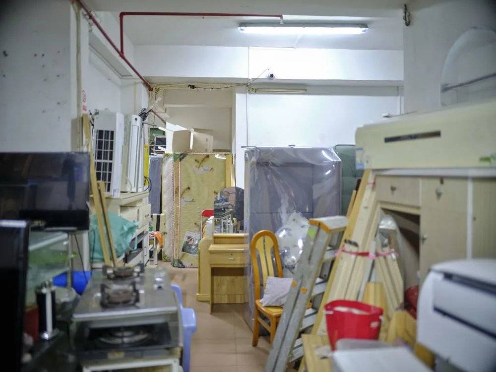 ⚪️ 水围村的一家二手家具店，床垫、衣柜、打印机、电热水器...... 在这里进入“无限循环”。