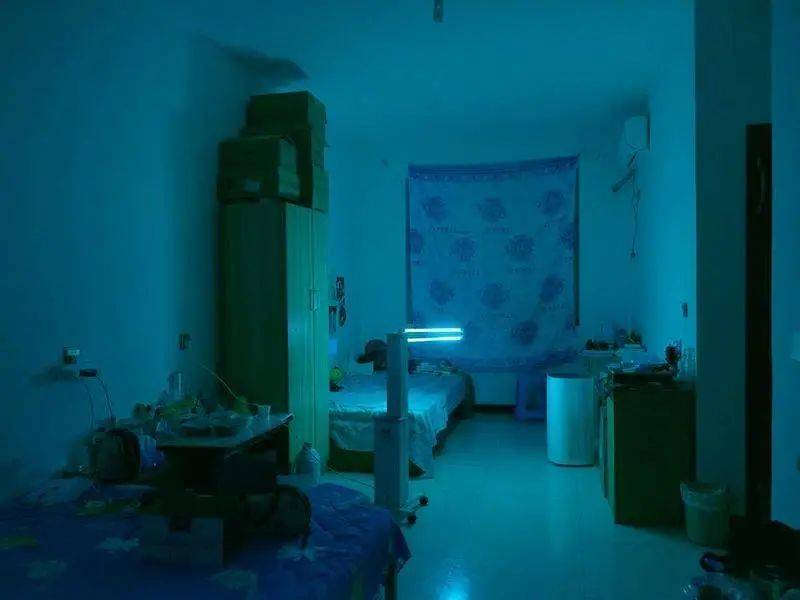 用紫外线消毒的房间。<br>