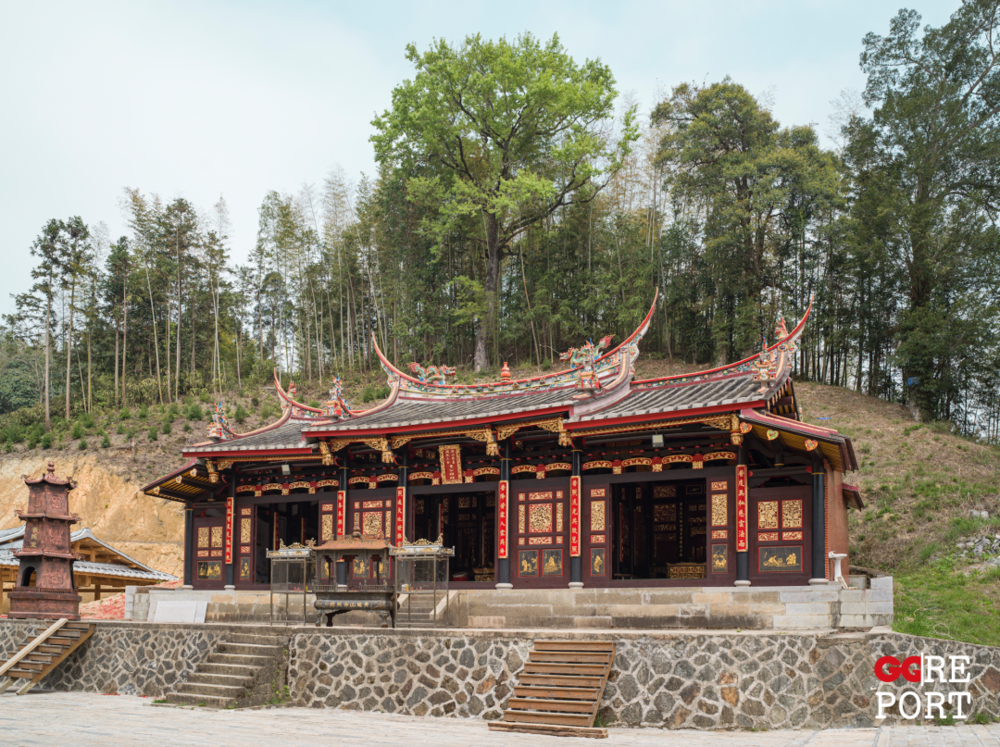 为迎章公回村，村里在2018年重新修缮了普照堂，也修缮了山上的圣泉寺。
