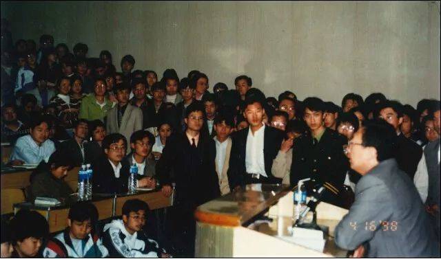  1998年，田文昌在中国政法大学的辩论技巧讲座