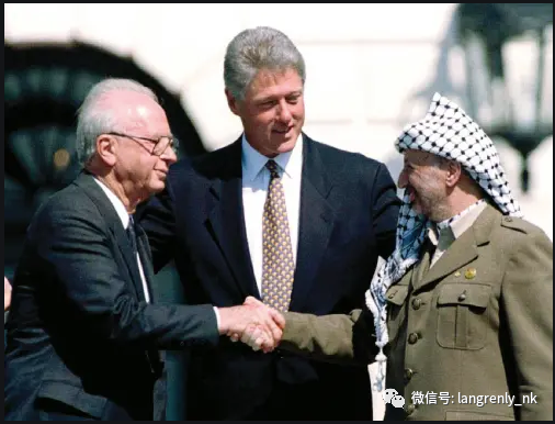 历史性的握手——以色列总理拉宾终为这一握付出了生命代价