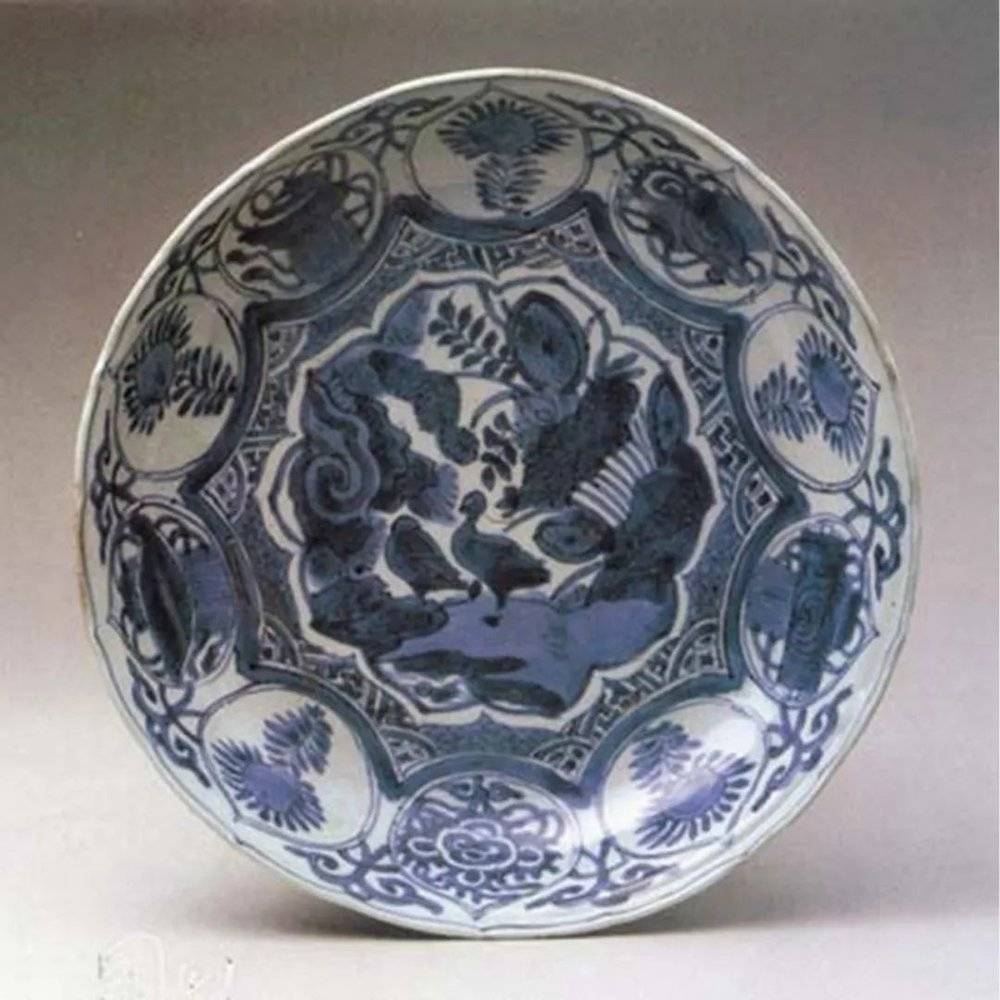 明万历年间的克拉克瓷器。图片来源：陈昆. 十七至十八世纪荷兰德尔夫特陶器中的中国风格. 湖北美术学院，2007.