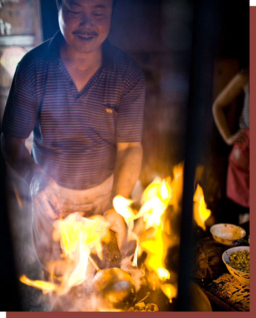 隐藏在宁静小巷里的小餐厅，利用简便的烹调工具就可以展现家常滋味的魔术。© Eatingasia.typepad.com